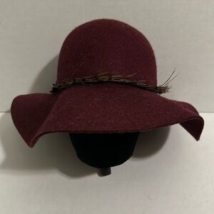 Hinge women’s wool floppy hat with feather brim